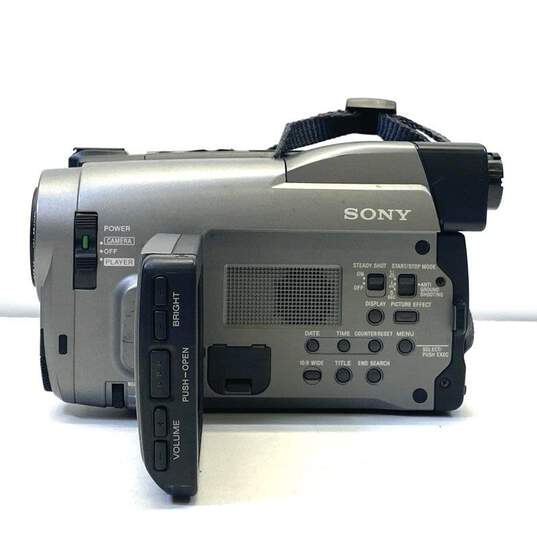 Sony Handycam Vision CCD-TRV52 Video8 Camcorder image number 3