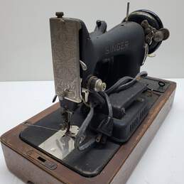 Vintage Singer Motor Sewing Machine alternative image