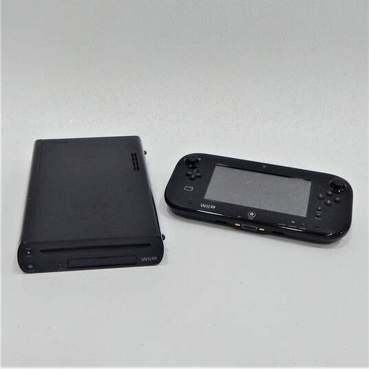 Nintendo Wii U Console and GamePad image number 1