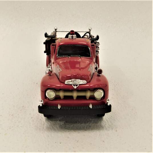 Texaco 1951 Ford Fire Truck 3rd In Series 1/34 Scale image number 4