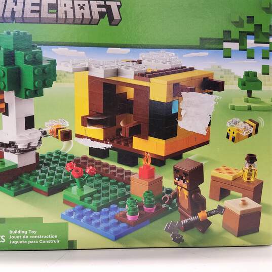 Buy the LEGO MINECRAFT: The Bee Cottage (21241)