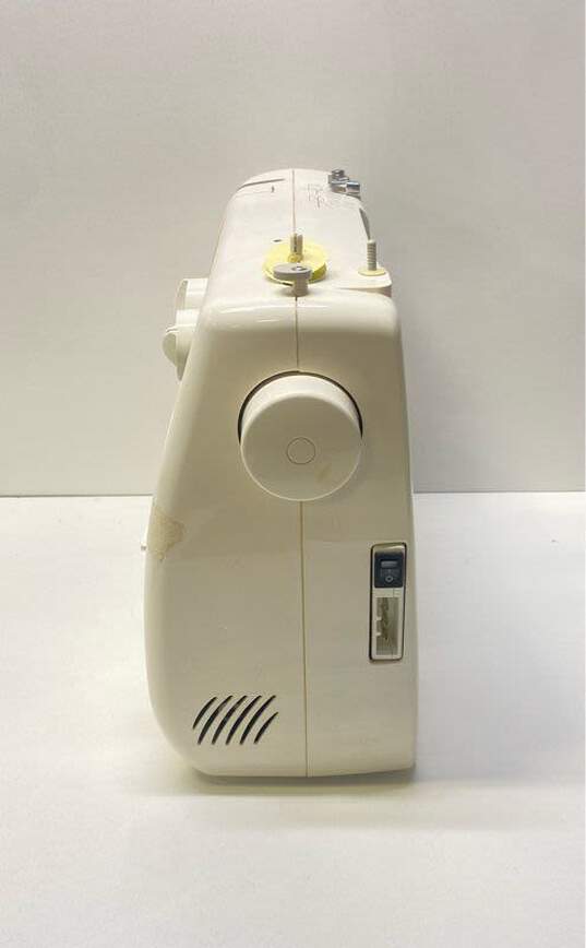 Brother LS2350 Sewing Machine image number 3