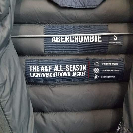 Abercrombie gray brown abstract print all season lightweight down jacket S image number 3