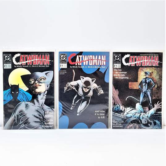 DC Mini Series Comic Book Sets image number 8