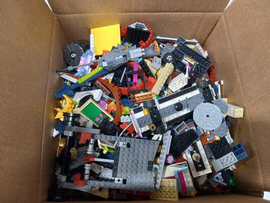 Lot of 7lbs of Assorted Building Blocks image number 5