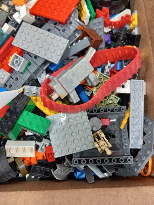 9.5lbs of Assorted Lego Blocks and Assorted Toys image number 5