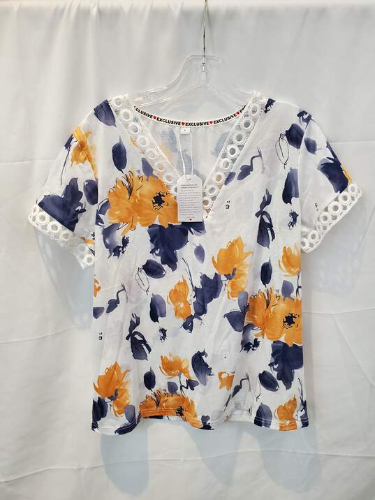 Exclusive Floral Pullover V-Neck Top Women's Size L NWT image number 1