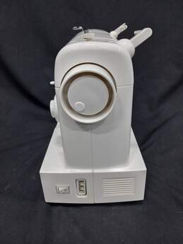 Singer Model 2732 White Sewing Machine with Foot Pedal alternative image