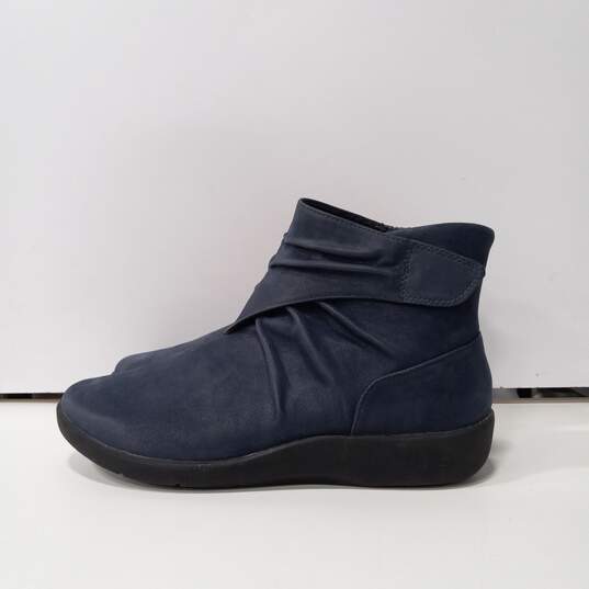 Clarks Women's Navy Suede Shoes Size 6.5 image number 2