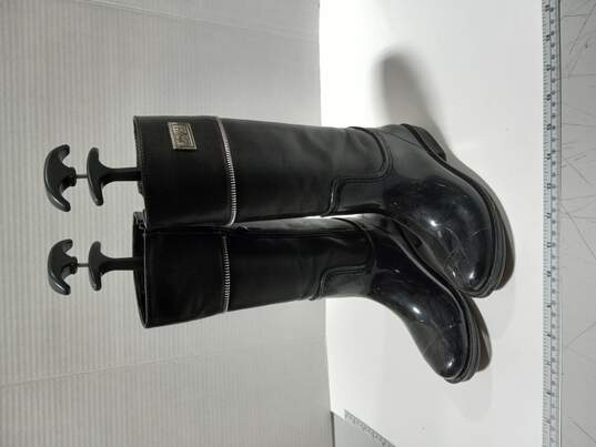 Women's Black Boots Size 2 image number 2