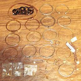 Bundle of 26 Assorted Michael Kors Jewelry Pieces - 1.45lbs alternative image