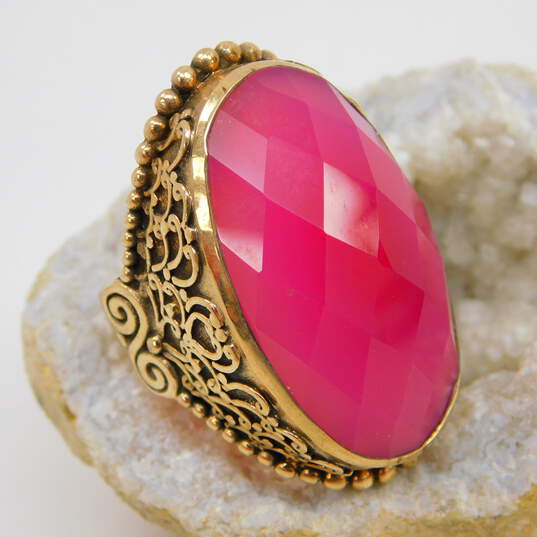 Sajen Brass Dyed Pink Quartz Faceted Oval Scrolled Chunky Statement Ring 18.6g image number 1