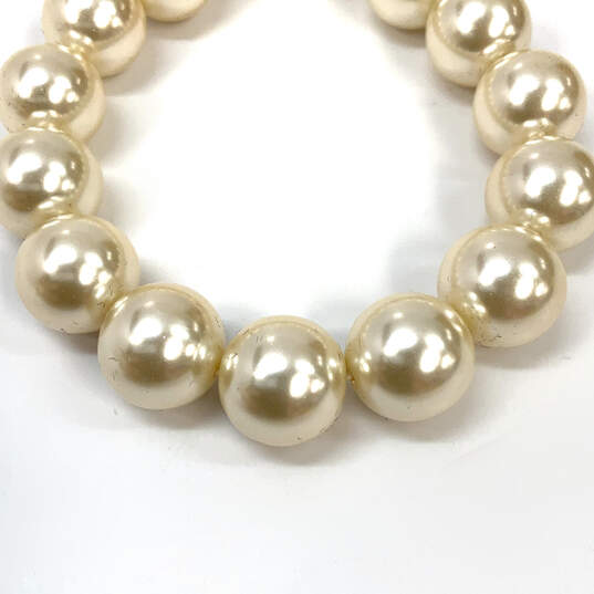 Designer Joan Rivers White Pearl Elastic Band Beaded Bracelet With Box image number 2