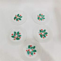 Vintage Termocrisa Crisa Christmas Holly Berry Milk Glass Dinner Plates Set of 5