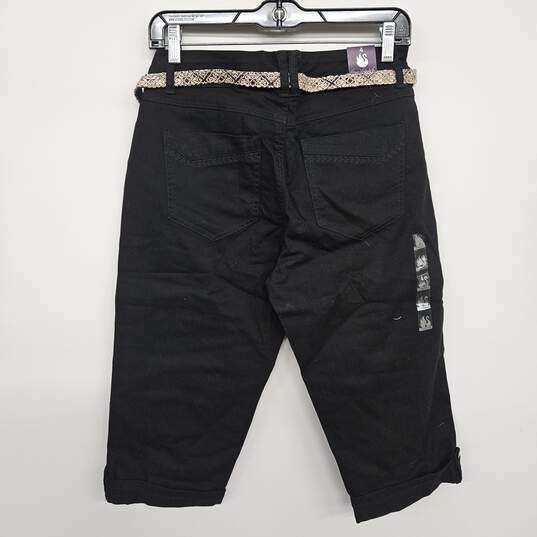 Black Cropped Mid Rise Capri With Belt image number 2