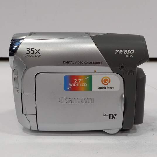 Canon ZR830 NTSC Digital Camcorder w/ Accessories image number 5