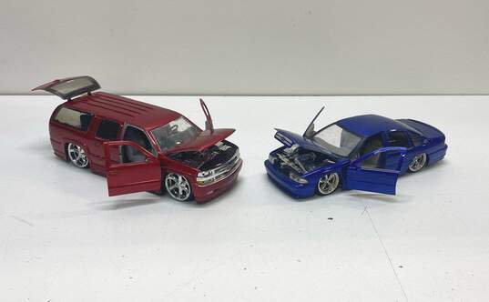 Lot of Assorted Diecast Cars/Buses image number 2