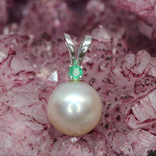 14K White Gold Pearl Emerald Accent Pendant - 0.8g image number 1