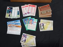 4.5lb Bundle of Assorted Sports Trading Cards alternative image