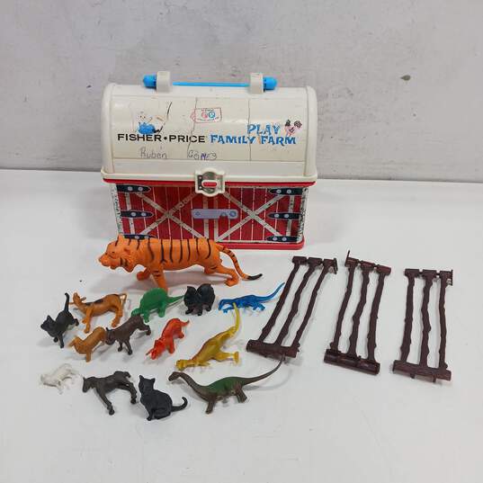 Fisher Price Vintage Family Play Farm w/Various Animals image number 1