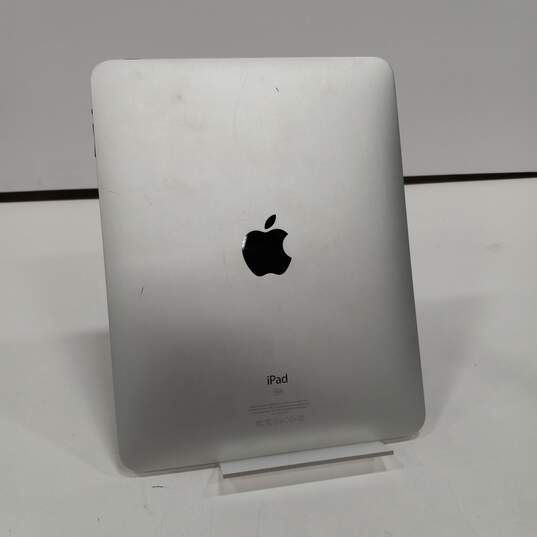 Gray Apple iPad 1st Gen WIFI image number 2