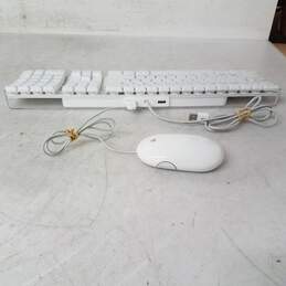 Apple A1048 white USB wired keyboard with A1152 mouse - Untested alternative image