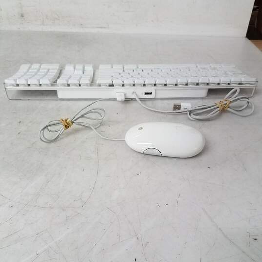 Apple A1048 white USB wired keyboard with A1152 mouse - Untested image number 2