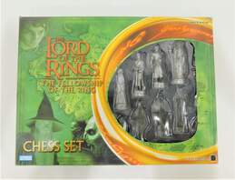 VTG 2002 The Lord of the Rings Fellowship of the Ring Chess Set Parker Brothers