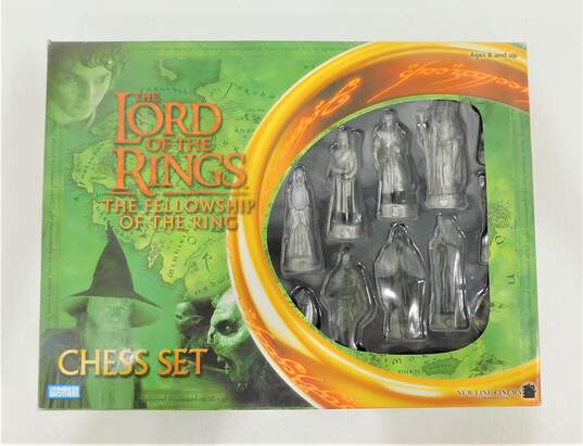VTG 2002 The Lord of the Rings Fellowship of the Ring Chess Set Parker Brothers image number 1