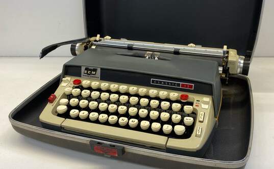 SCM Smith-Corona Classic 12 Typewriter image number 6