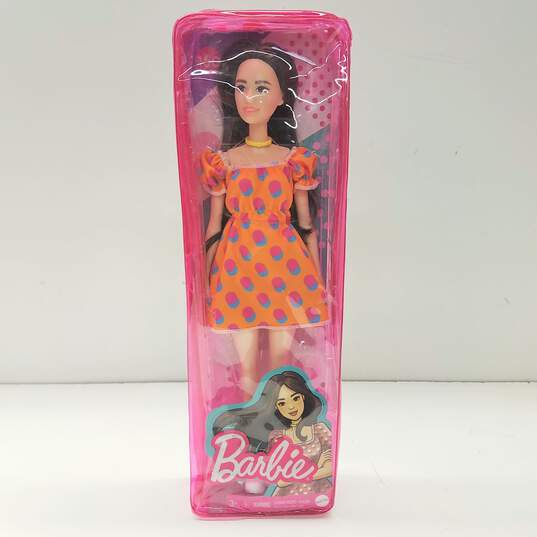 Mattel-Barbie FASHIONISTAS DOLL #160 (Brunette Hair, Polka Dot Dress) GRB52 NRFB image number 1