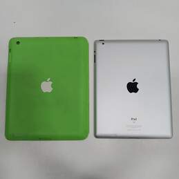 iPad 2 Wi-Fi Only w/ Green Case alternative image