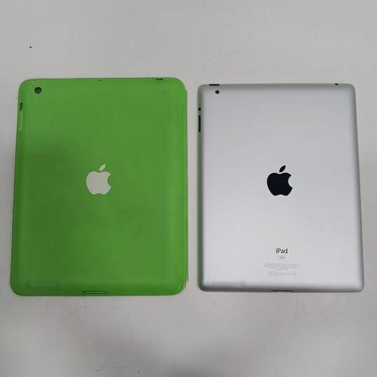 iPad 2 Wi-Fi Only w/ Green Case image number 2