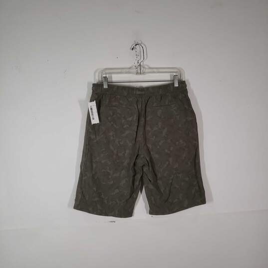 Mens Camouflage Elastic Waist Drawstring Flat Front Bermuda Shorts Size 10T image number 2