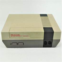 Nintendo NES With 4 Games Includes Tetris alternative image