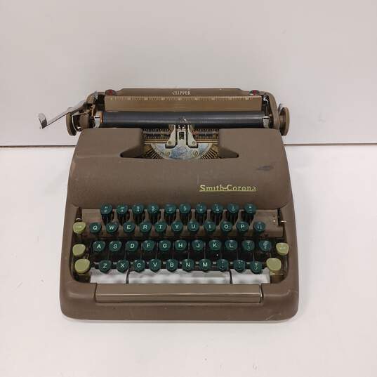 Vintage Smith Corona Clipper Typewriter image number 1