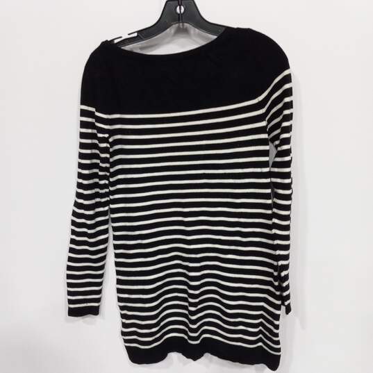 Womens Black White Striped Boat Neck Long Sleeve Sweater Dress Size Small image number 2