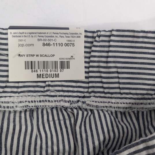 St. John's Bay Quality Apparel Mid Rise Black And White Stripped Scalloped Capri Pants Size M NWT image number 5