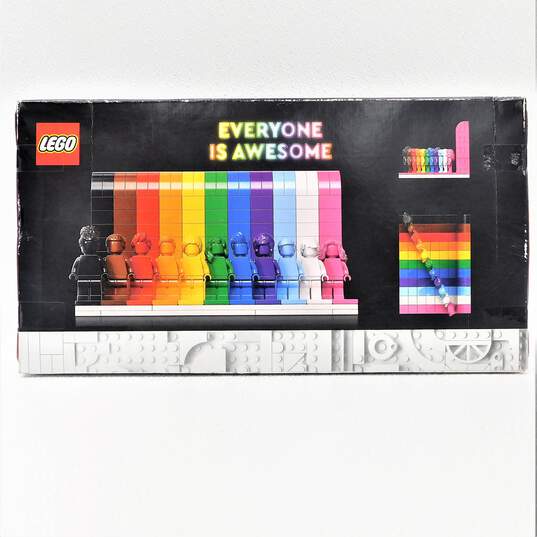 LEGO Icons Everyone is Awesome 40516 Sealed image number 4