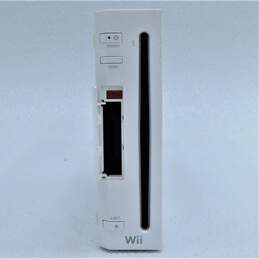Nintendo Wii With 1 Controller and 2 Games alternative image