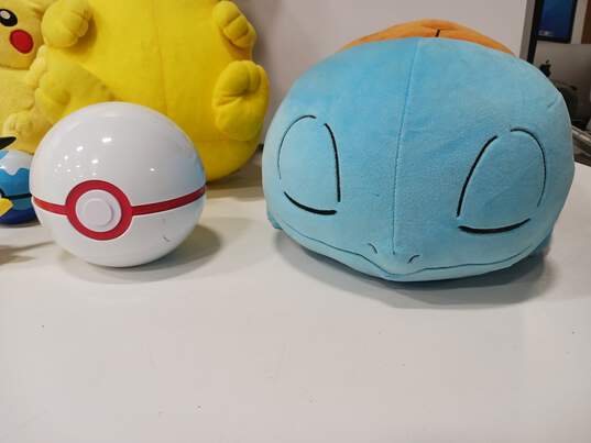 Assorted Pokémon Plush & Toys Collection image number 3