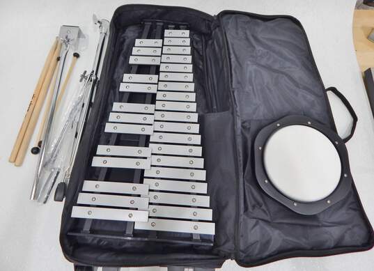 Unbranded 32-Key Student Glockenspiel Set w/ Rolling Case and Accessories image number 1