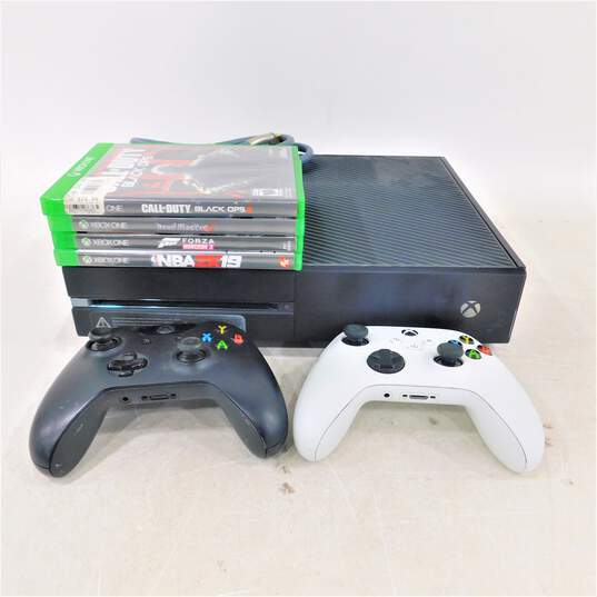 Xbox One w/ 4 games image number 1