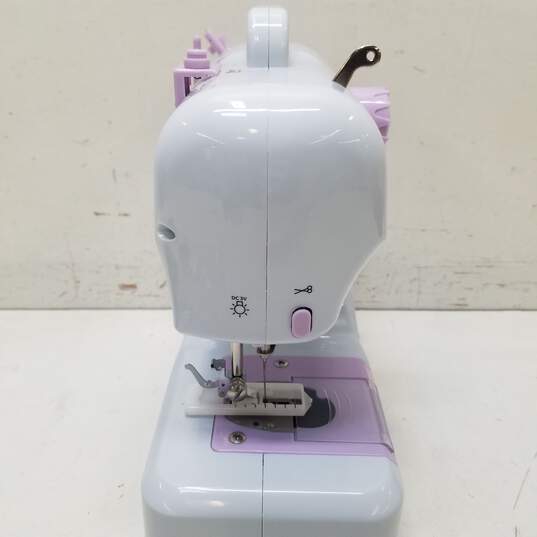 Mini Multifunctional Household Sewing Machine FHSM-505 image number 4