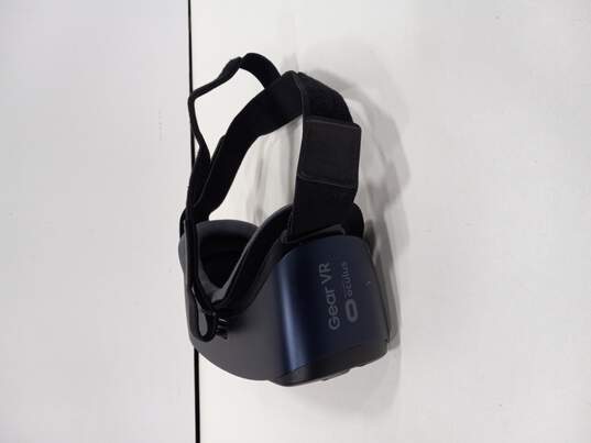 Samsung Gear VR Headset image number 2