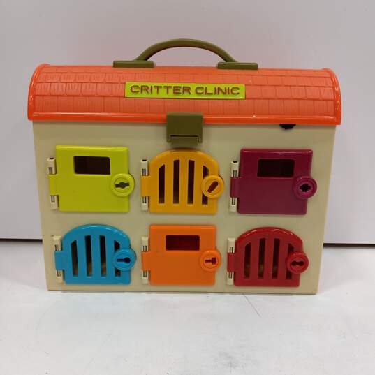 Battat B Critter Clinic Pet Vet Playset image number 1
