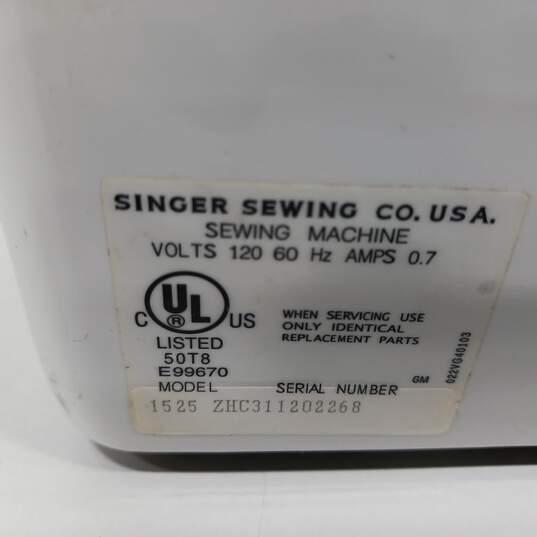 Singer Model 1525 Sewing Machine image number 4