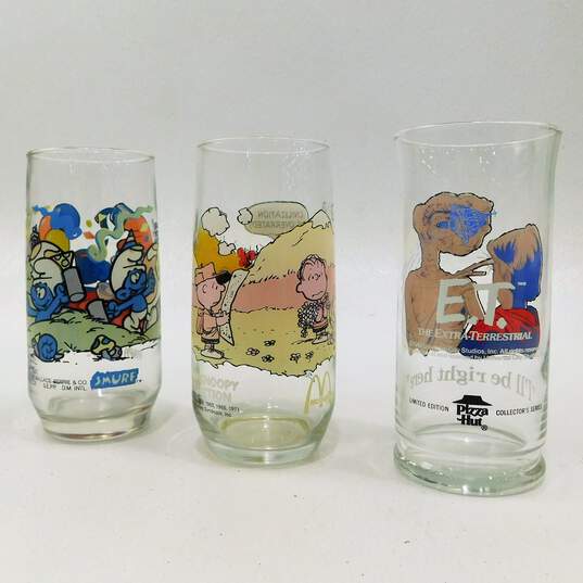 VTG 1970s-80s Collector Drinking Glasses E.T. Smurfs Chipmunks Charlie Brown image number 3