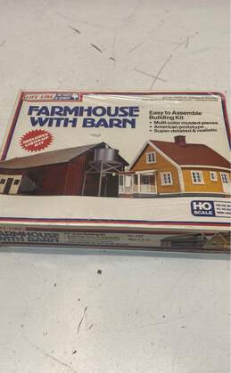 Life-Like Farmhouse With Barn HO Scale Kit