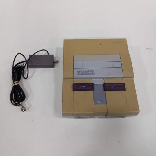Vintage Super Nintendo Entertainment System Video Game Console Model SNS-001 image number 1